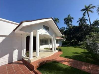 Residencial Howard, Panam&aacute; Pac&iacute;fico - Amplia Casa de 4 Recamaras