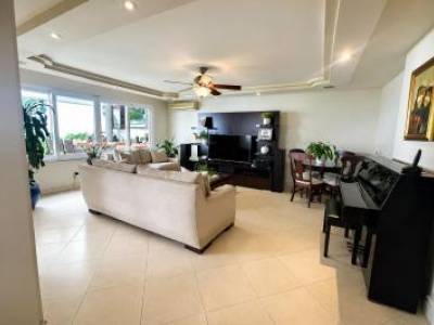 Alquiler de Casa D&uacute;plex en Obarrio, 441 m&sup2; de Terreno y 400 m&sup2; de Construcci&oacute;n
