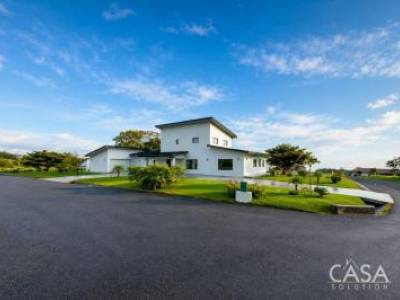 Casa Lujosa de 3 Rec&aacute;maras en Venta en Boquete Country Club, Alto Boquete, Chiriqui