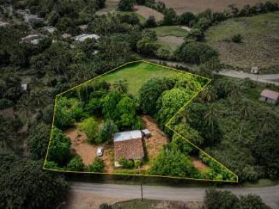 Vivienda Original de Quincha en 5.850 m&sup2; de Terreno Llano en Venta en La Candelaria, Pocr&iacute;