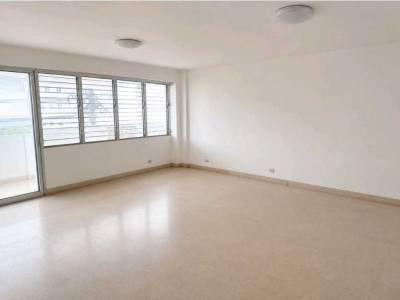 Apartamento en Curund&uacute;, Ciudad De Panam&aacute;